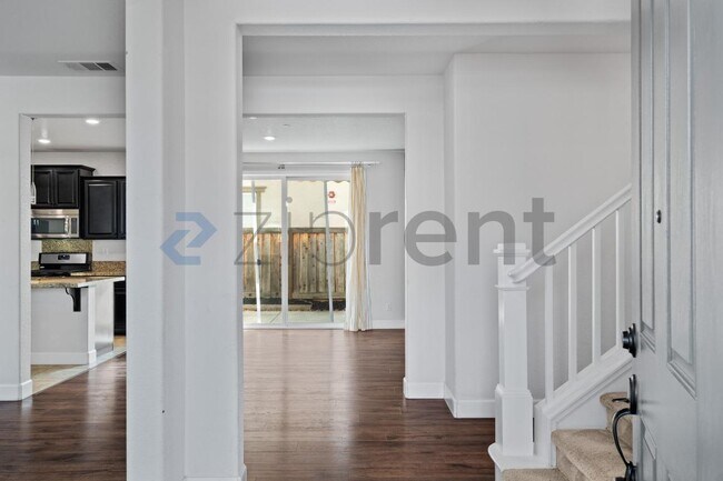 Building Photo - 2060 Salice Wy