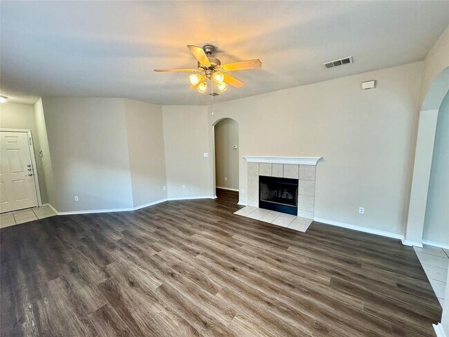 Foto del edificio - 2110 Charlotte Estates Dr