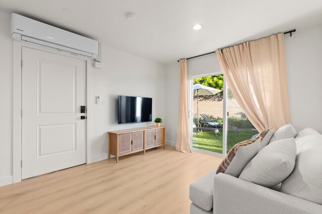 Foto del edificio - 12801 Waddell St