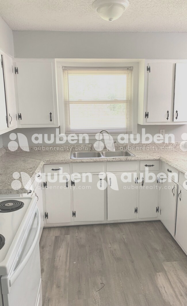 Building Photo - 3 bedroom single family home