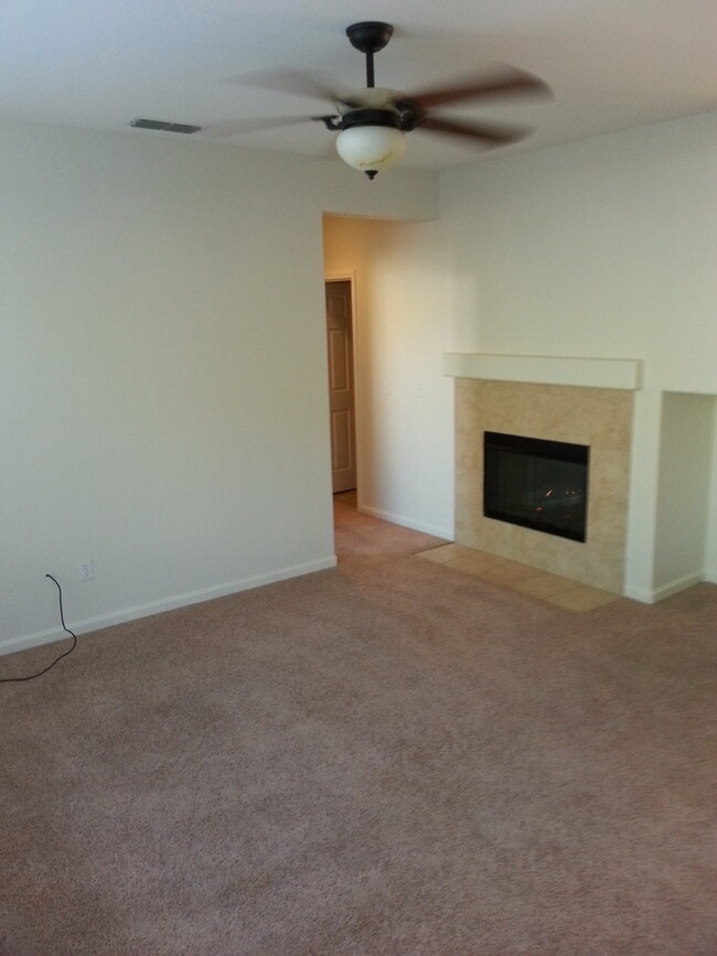Building Photo - 10087 Tuzza Ct