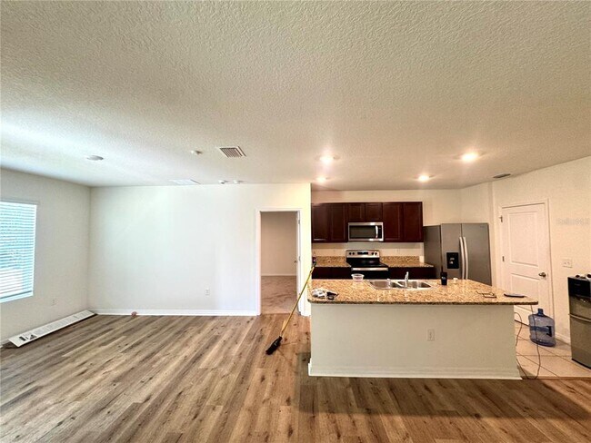 Foto del edificio - 16461 Little Garden Dr