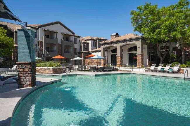 Zona, Glendale, AZ, Piscina estilo resort - Zone Apartments
