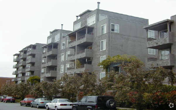 Foto del edificio - 6700 Roosevelt Apartments