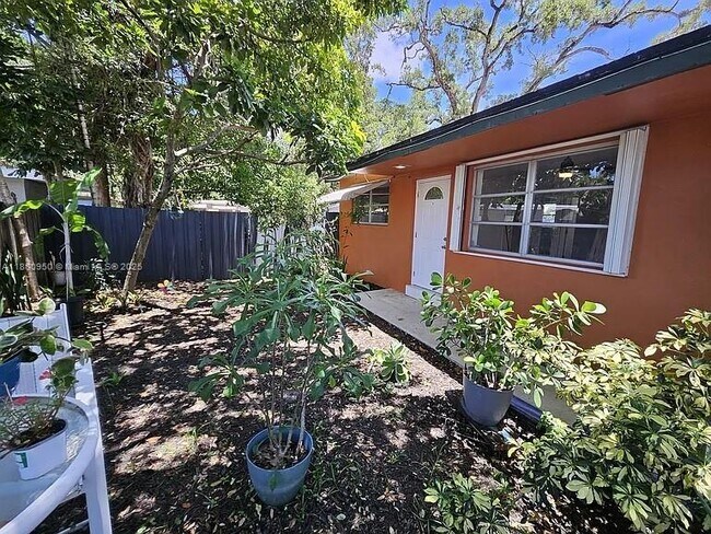 Foto del edificio - 4920 SW 28th Terrace