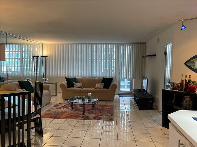 Building Photo - 5313 Collins Ave