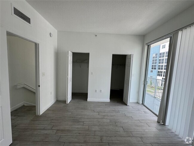 Building Photo - 2146 Van Buren St