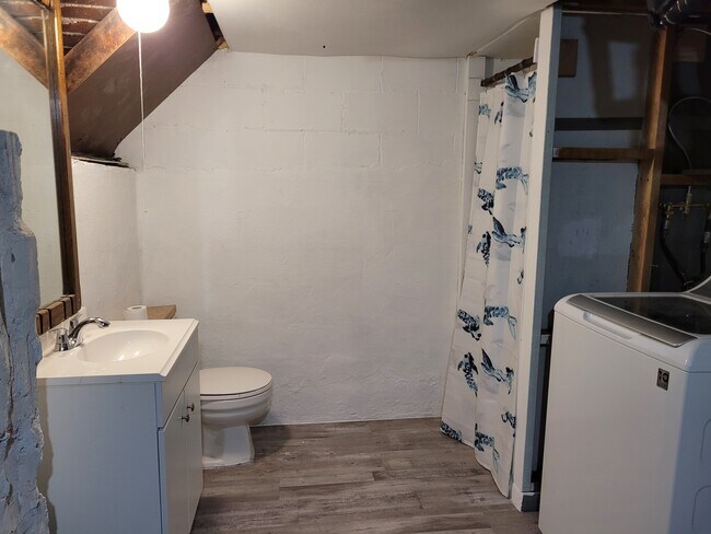 Foto del edificio - 724 Maple Ave