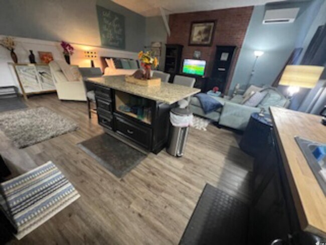 Foto del edificio - 5588 Daybreak Rd