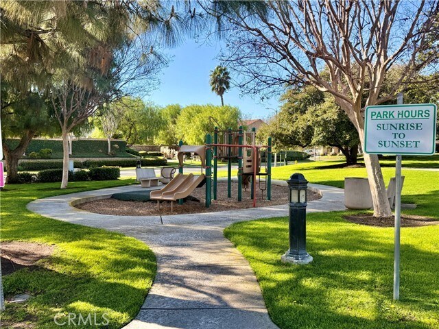 Foto del edificio - 9595 Shadowgrove Dr