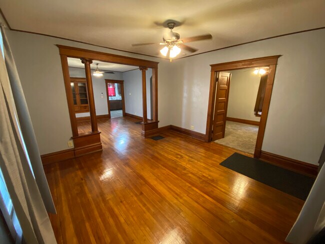 Building Photo - 1121 S Dakota Ave
