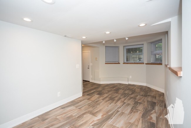 Foto del edificio - 2326 N Southport Ave