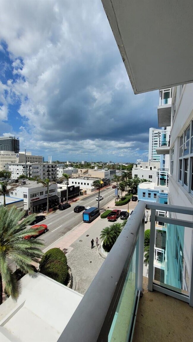 Building Photo - 6917 Collins Ave