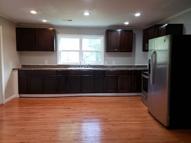 Building Photo - 3 bedroom home in Iron Station