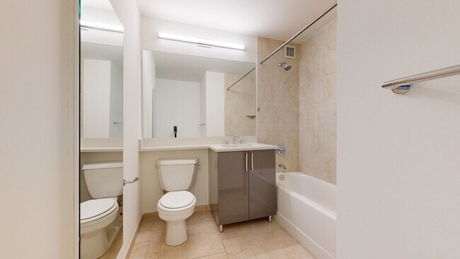 Interior Photo - 10 Hanover Square