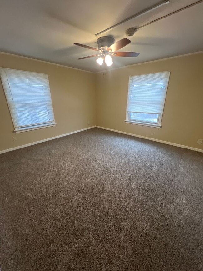 Foto del edificio - 110 S Grand Ave W