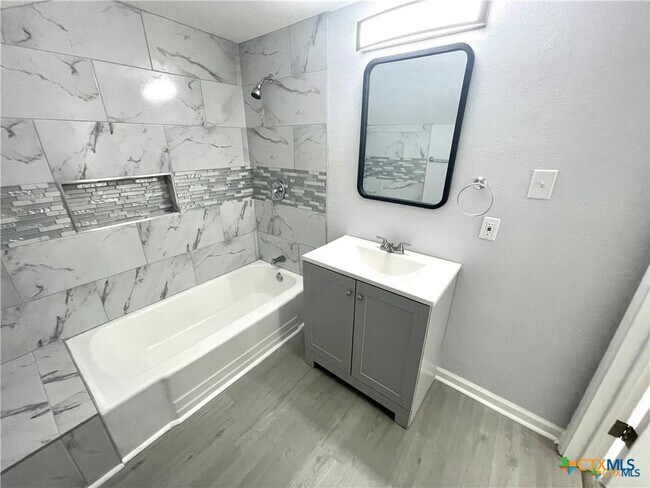 Foto del edificio - 743 E 13th Ave