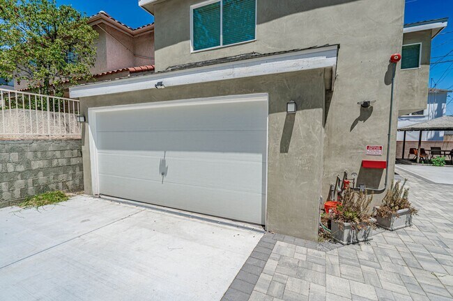 Foto del edificio - COMING SOON! Accessory Dwelling Unit -  2 ...