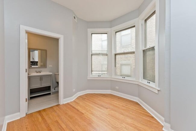 Building Photo - 3 bedroom in Chicago IL 60647
