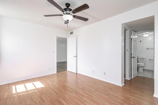 Building Photo - 1811 Sabal Palm Dr