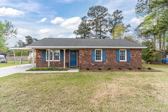 Pet-Friendly | Large Fenced Yard in North Wilmington - Pet-Friendly | Large Fenced Yard in North Wilmington House