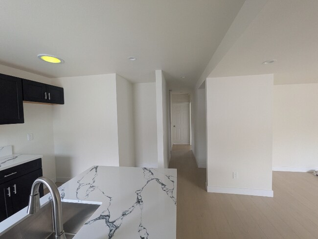 Foto del edificio - 6164 Ibbetson Ave