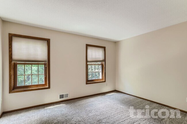 Building Photo - 4520 Juneau Ln N