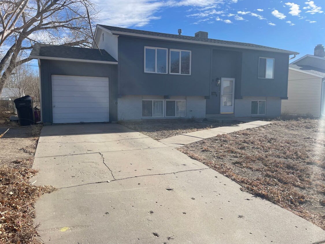 Foto principal - Updated bi-level in Pueblo, Belmont area