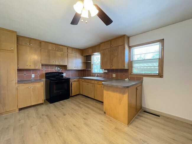 Building Photo - Remodeled Two Bedroom Home