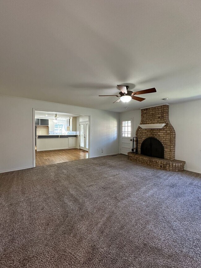 Building Photo - 2507 Dallas Cir