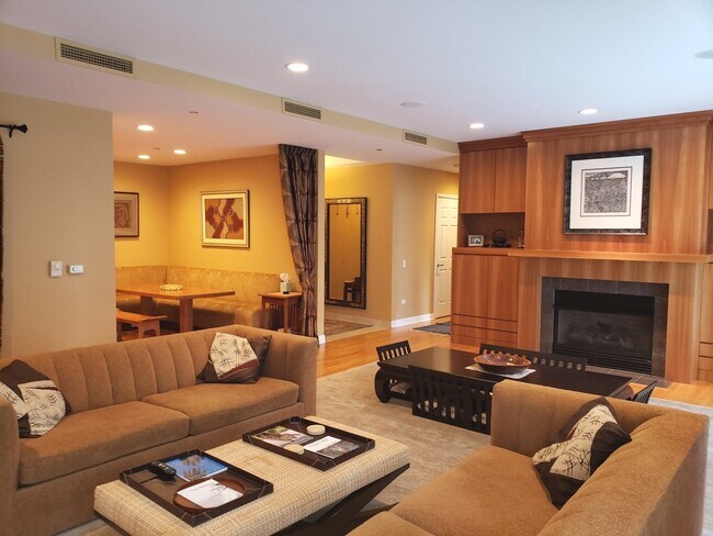 Foto del edificio - 415 E North Water St