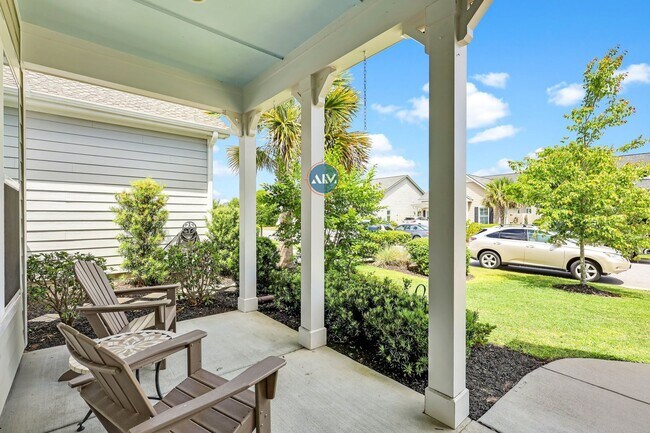 Foto del edificio - Elegant Three-Bed, Three-Bath Residence in...