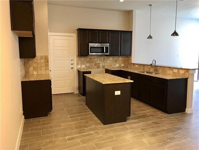 Foto del edificio - 908 Skyview Dr