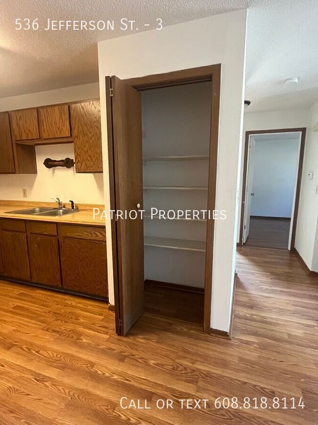 Building Photo - 2 bedroom/ 1 bath apartment in Mauston, WI