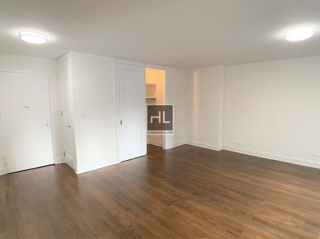 Building Photo - Luxury 5th Avenue 1 Bedroom - Available Now