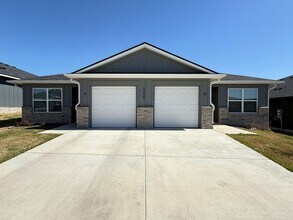 Building Photo - 1227 Concord Dr