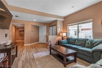 Building Photo - 13201 Oakmont Dr