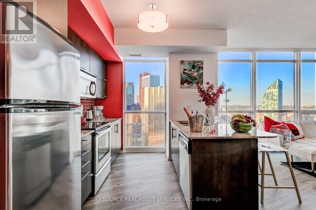 Photo du bâtiment - 65 Bremner Blvd