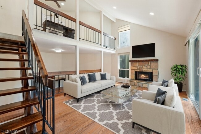 Building Photo - 257 Gemini Dr