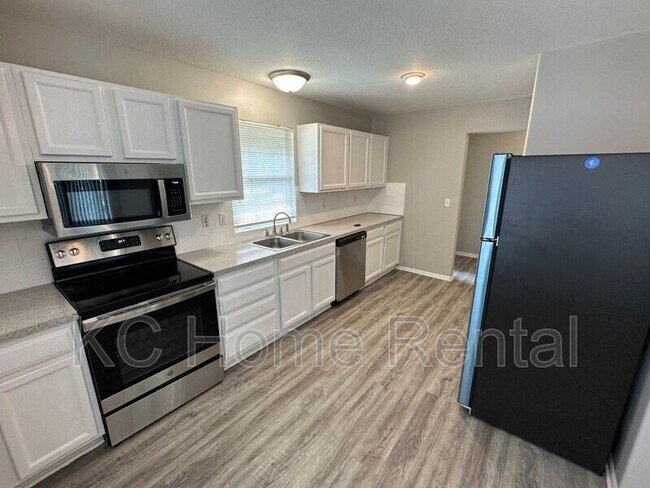 Foto del edificio - 8203 Woodson Dr