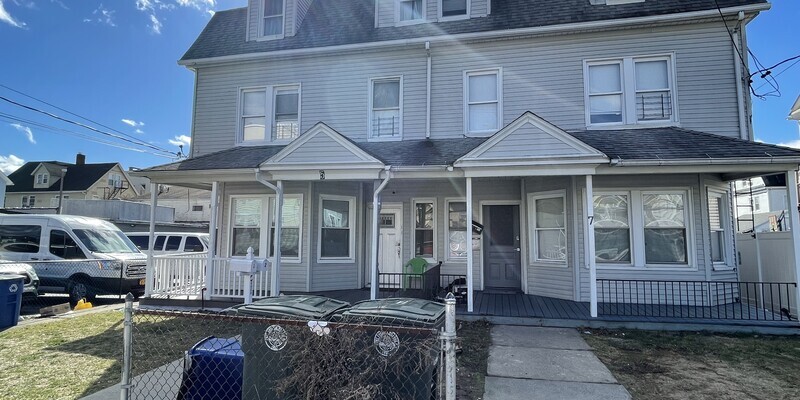 Foto principal - 5 Bush Ave, Port Chester, NY 10553