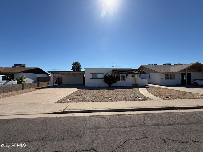 Foto del edificio - 153 E Hoover Ave