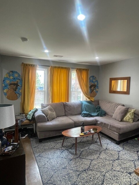 Foto del edificio - 2928 N Hamlin Ave