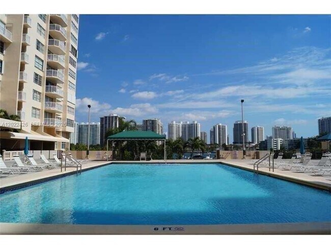 Building Photo - 18011 Biscayne Blvd