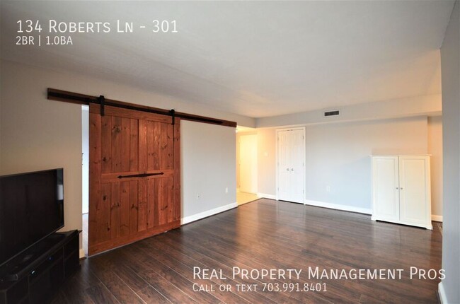 Foto del edificio - Fantastic Two-Bedroom Condo Just blocks fr...