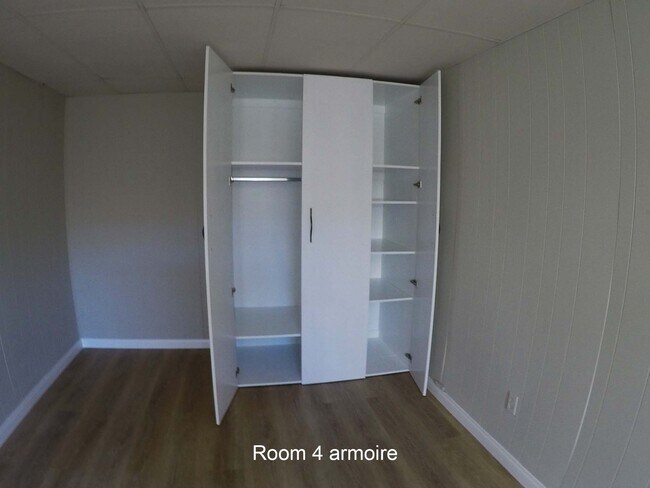 Foto del edificio - 4122 Lewis St