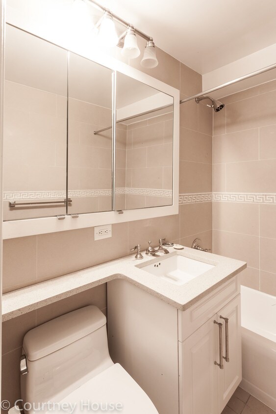 Foto principal - 1689 1st Avenue