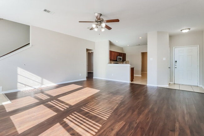 Foto del edificio - 17914 Seco Creek Ln