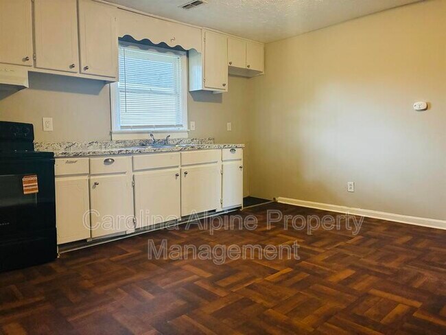 Foto del edificio - 208 Royster Ave