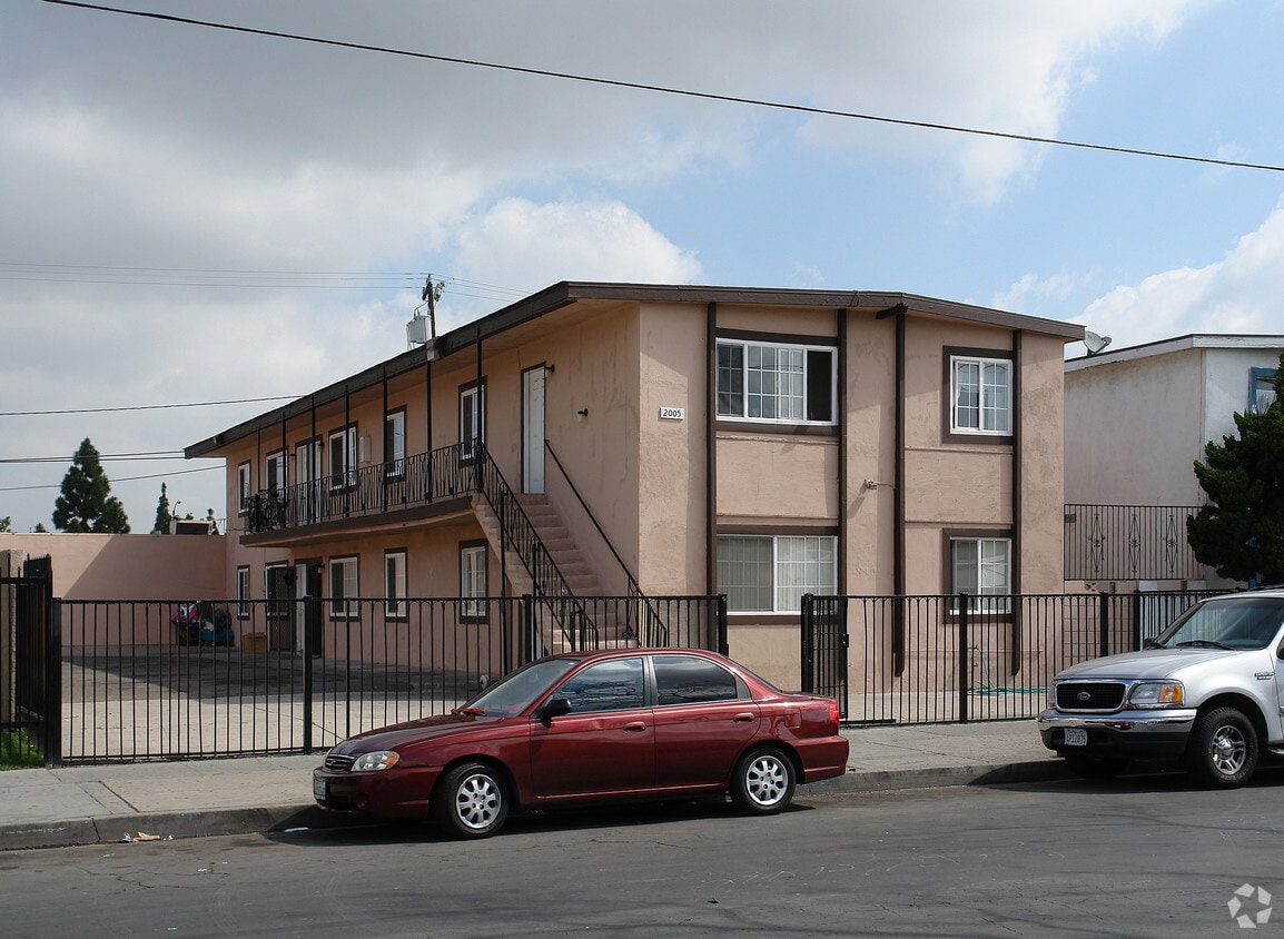 Primary Photo - 2005 W Myrtle St